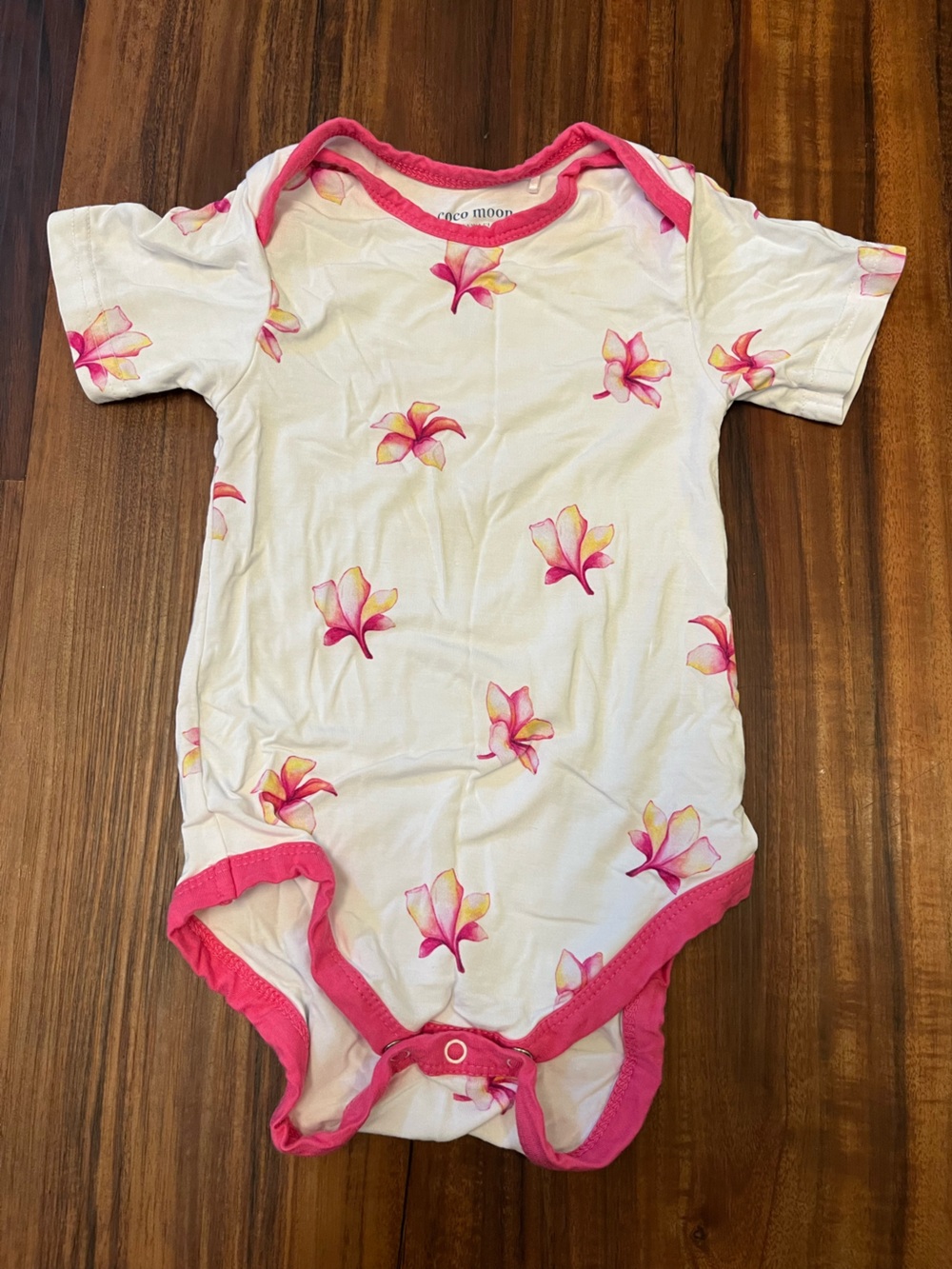 Cocomoon Hawaii Plumeria Onesie 6-12m
